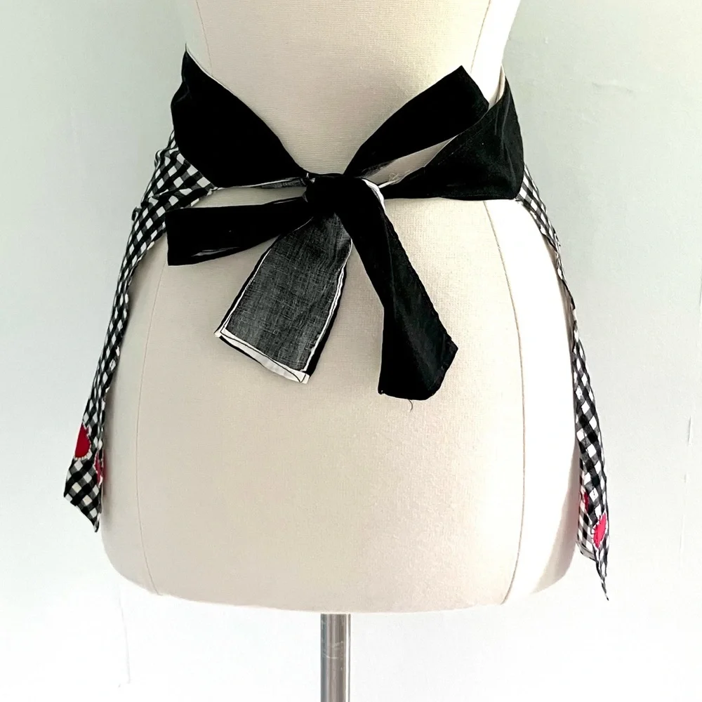 Vintage 40’s apples black & white gingham cotton feedsack apron